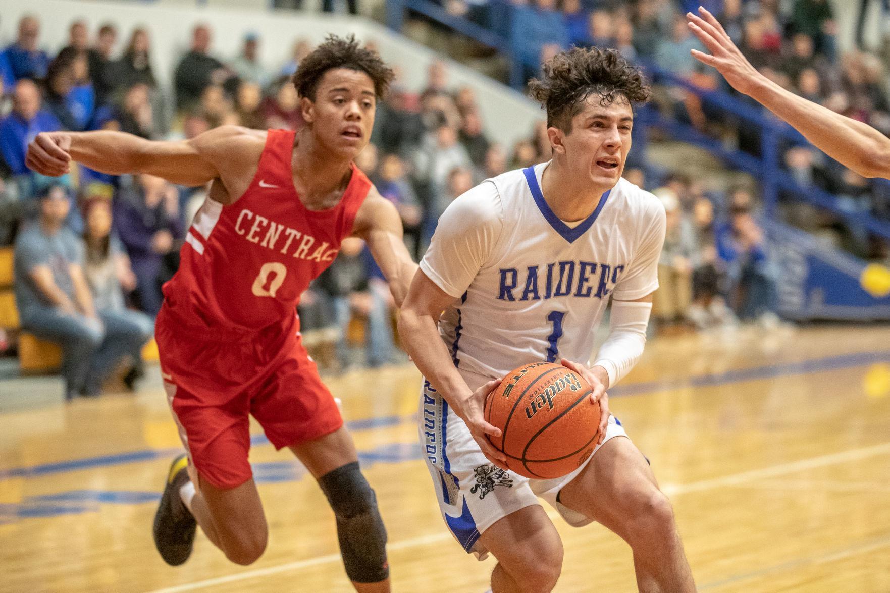 Stevens 52, Central 51